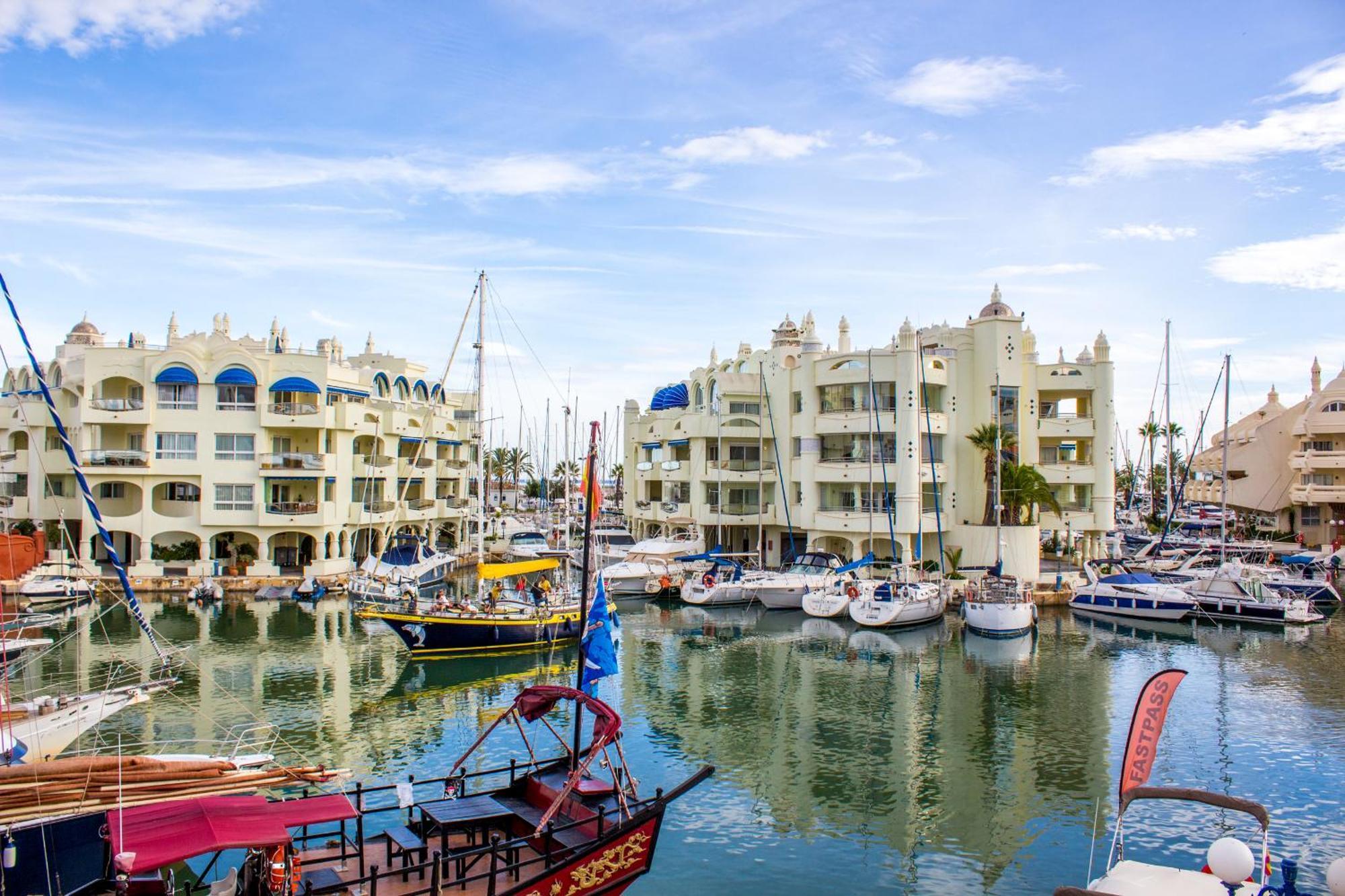 Benal Beach Suite Ii, Estudio Con Parque Acuatico Y Vistas Al Mar. 베날마데나코스타 외부 사진
