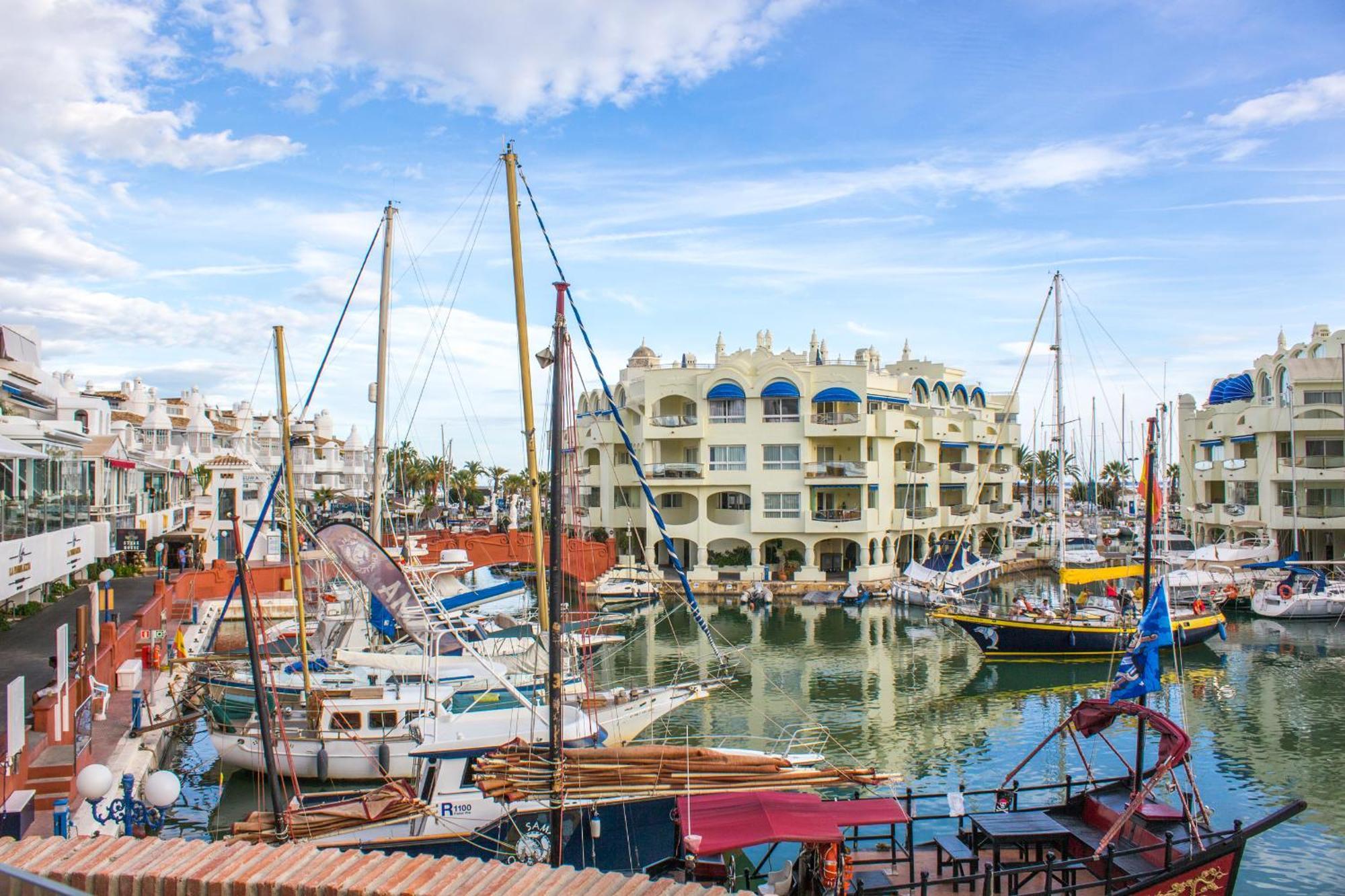 Benal Beach Suite Ii, Estudio Con Parque Acuatico Y Vistas Al Mar. 베날마데나코스타 외부 사진